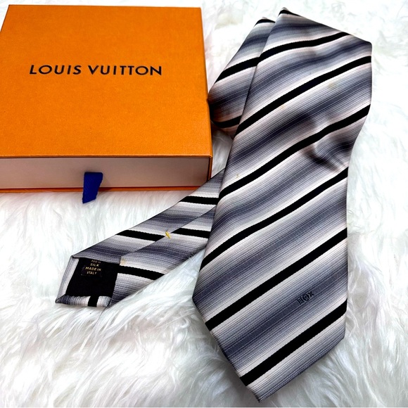 Authentic Louis Vuitton Tie - Picture 3 of 11